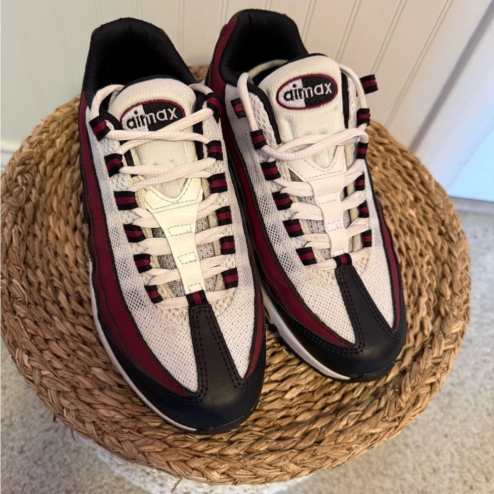 Nike Air Max 95 Recraft GS "White Dark Beetroot"  Kids Size 5Y. Great Condition! - Picture 4 of 9